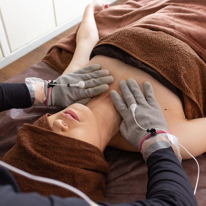 筋膜リリース施術の様子